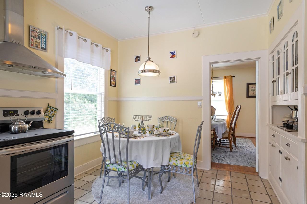 228 Amelia St - Photo 5 of 13