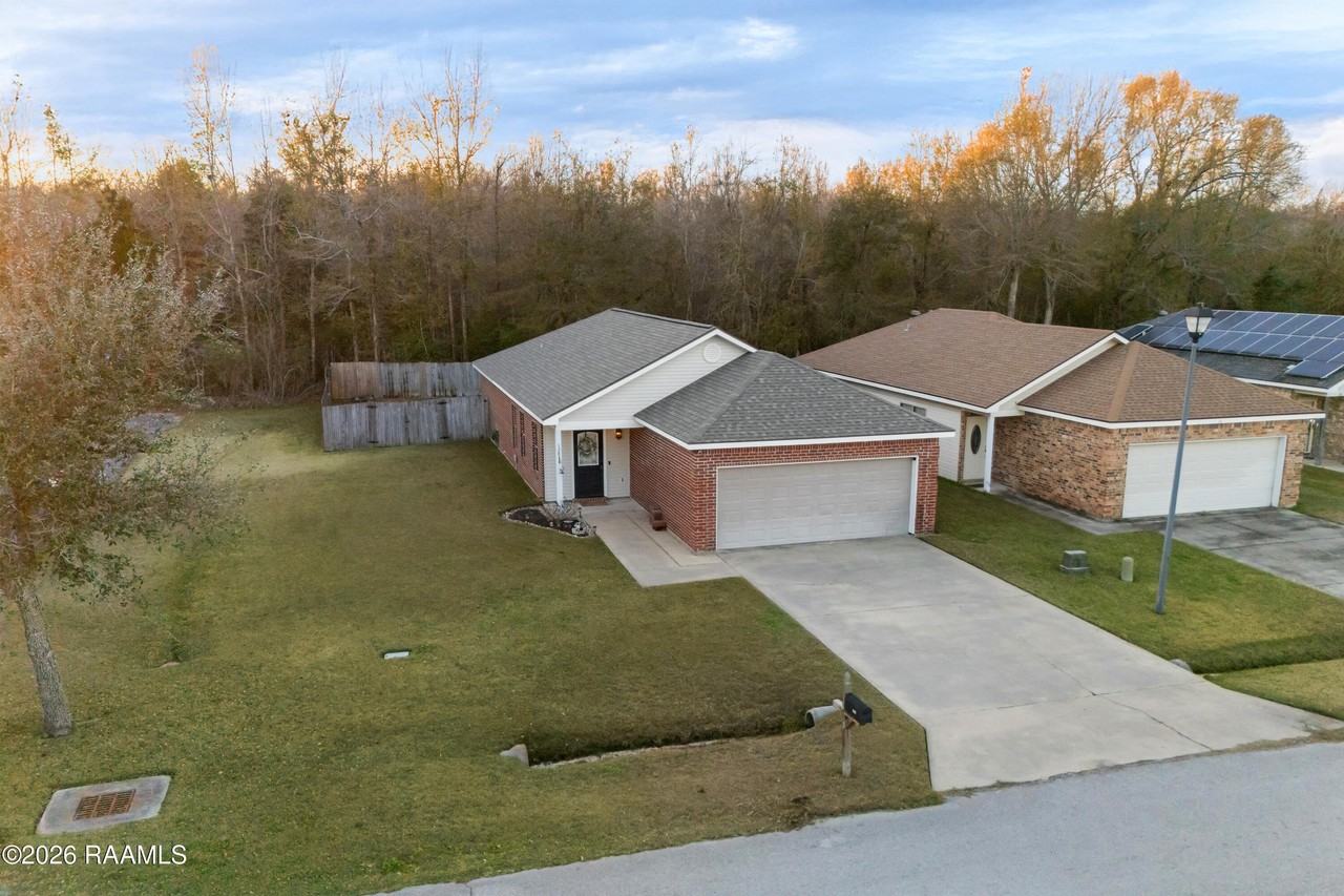 128 Bottlebrush Ln - Photo 2 of 23