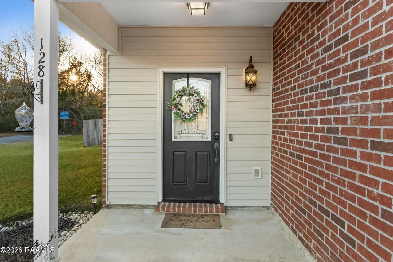 128 Bottlebrush Ln - Photo 3 of 23