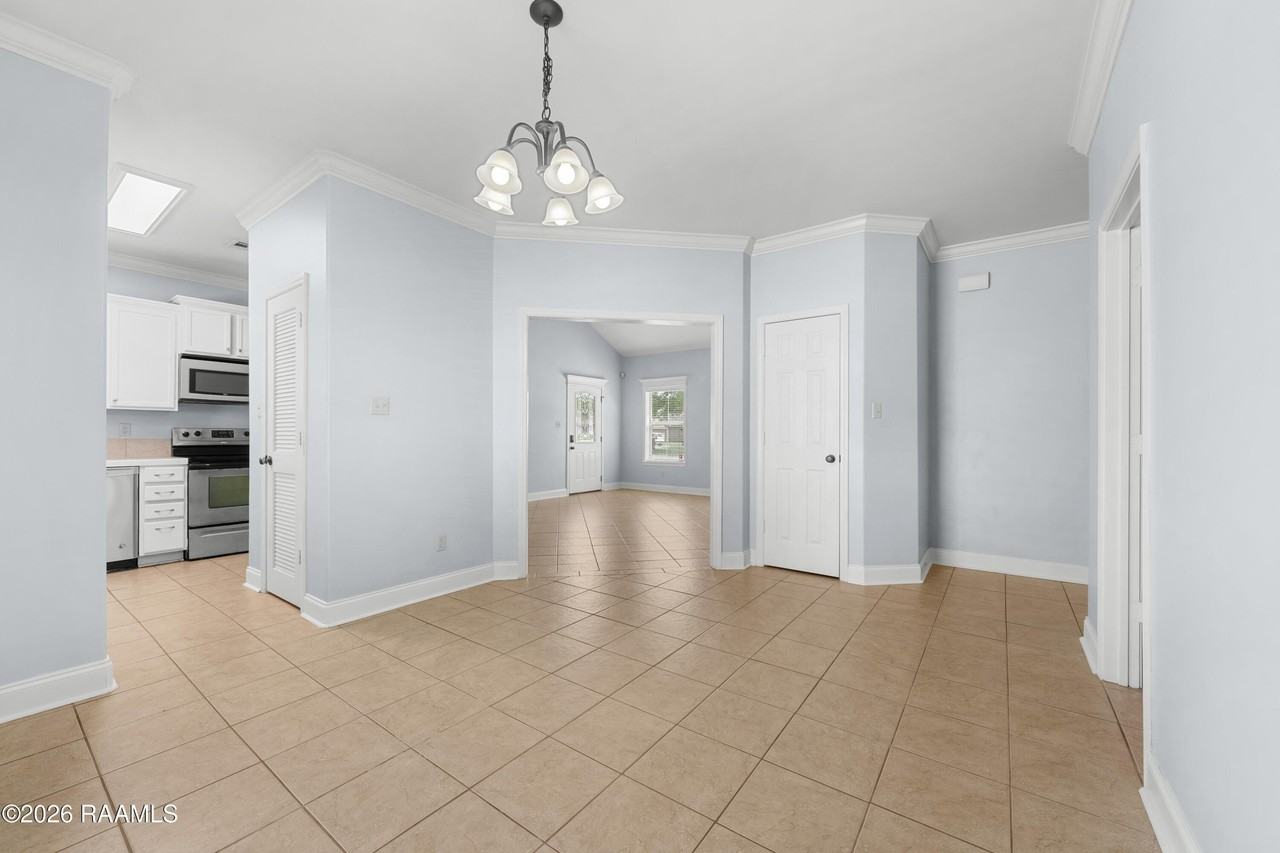 128 Bottlebrush Ln - Photo 7 of 23