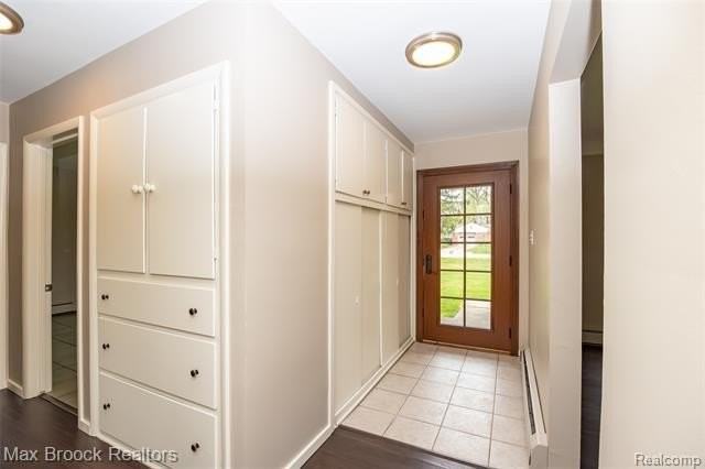 16239 Madoline St - Photo 3 of 20