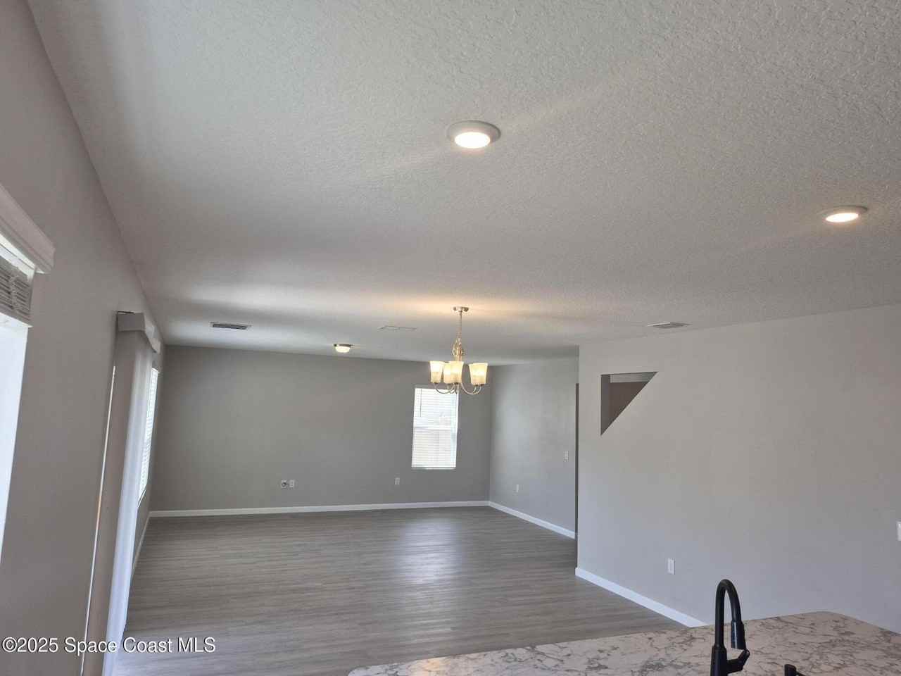 1115 Newton Cir - Photo 3 of 18