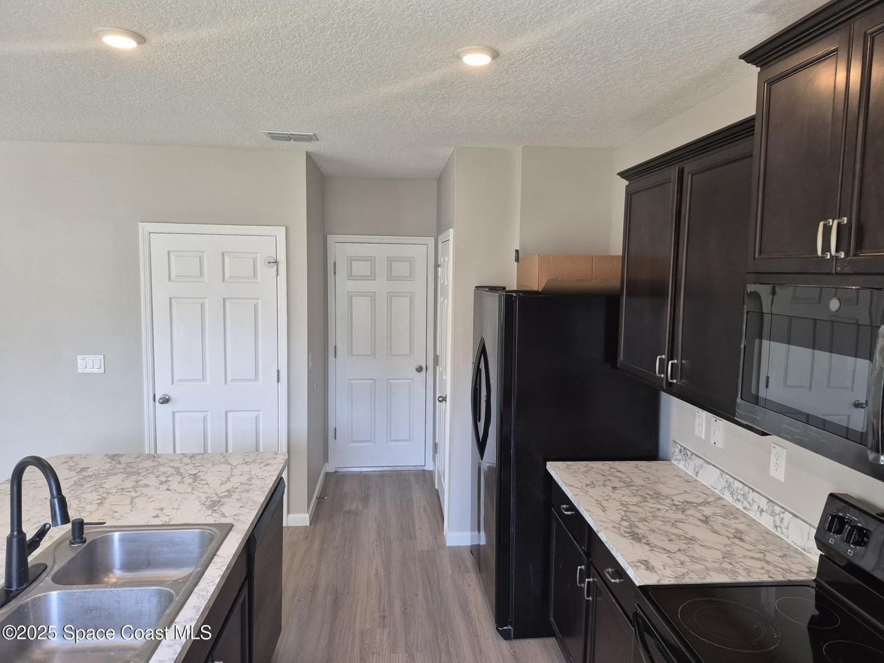 1115 Newton Cir - Photo 5 of 18