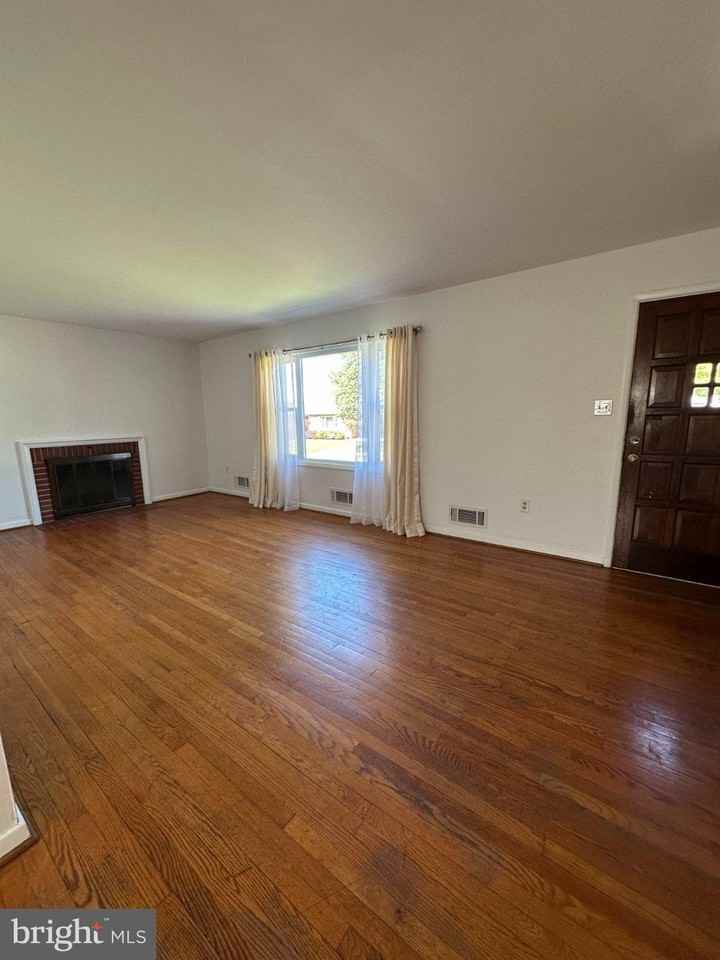 918 Shawnee Dr - Photo 5 of 19