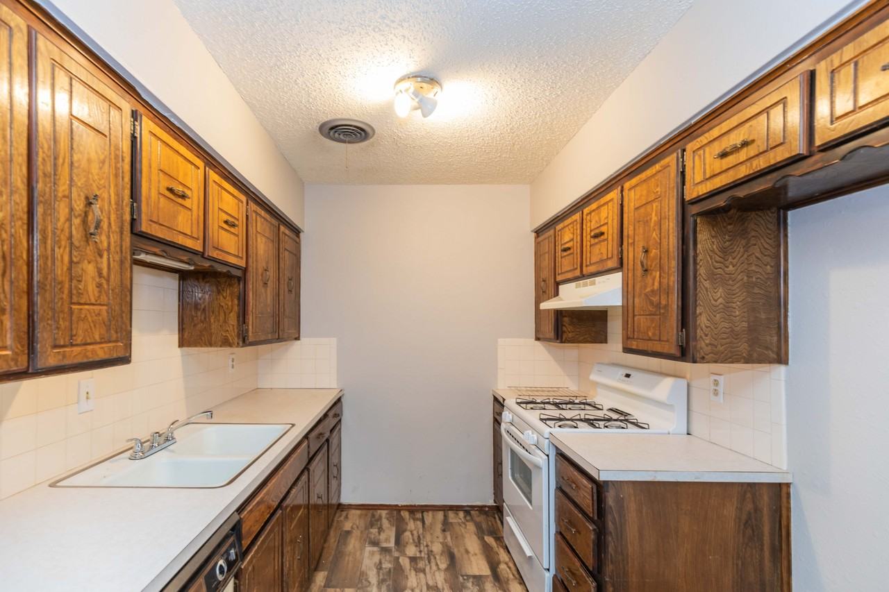 1950 Howard Dr #1950 - Photo 4 of 10
