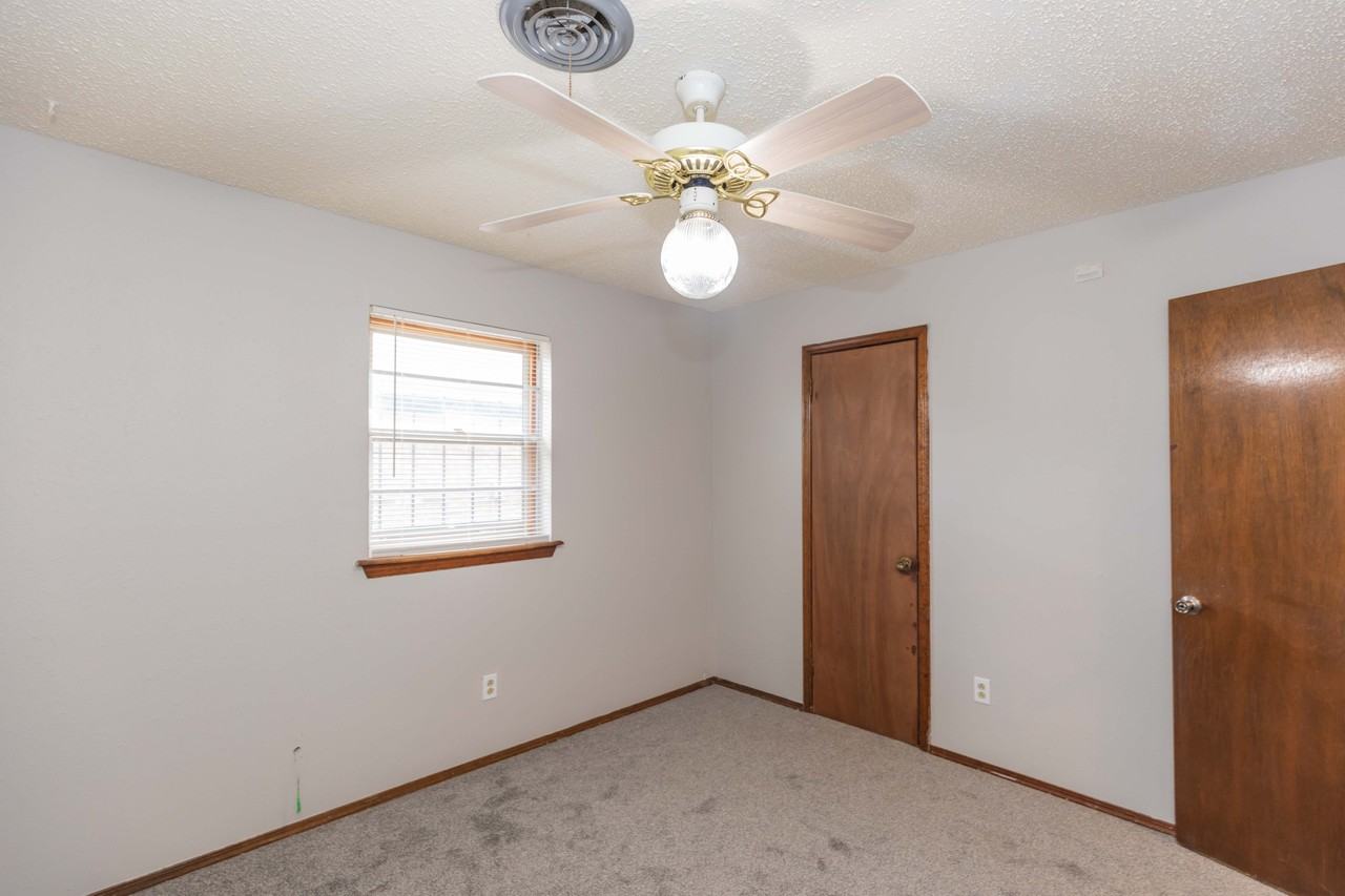 1950 Howard Dr #1950 - Photo 5 of 10