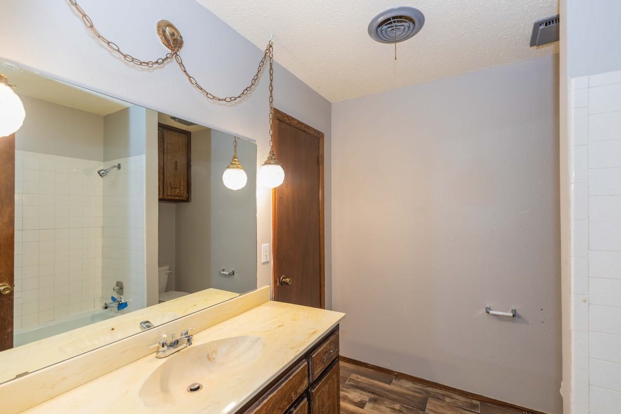 1950 Howard Dr #1950 - Photo 6 of 10