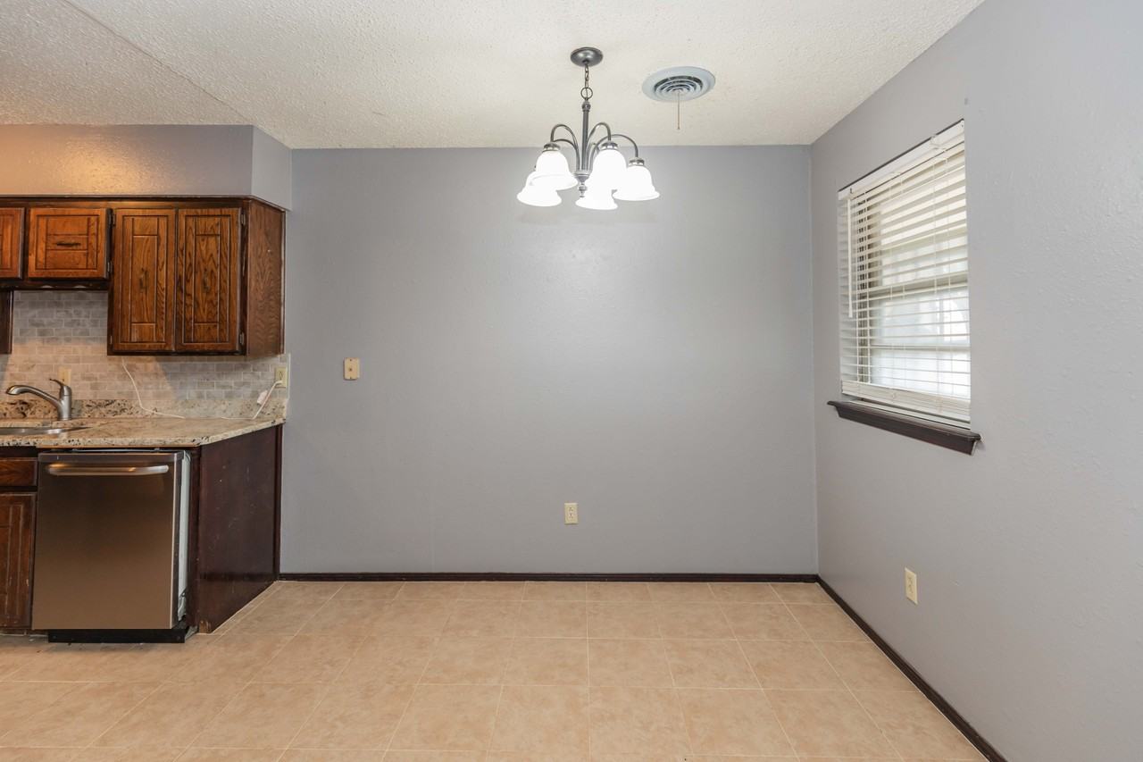 1950 Howard Dr #1952 - Photo 3 of 10