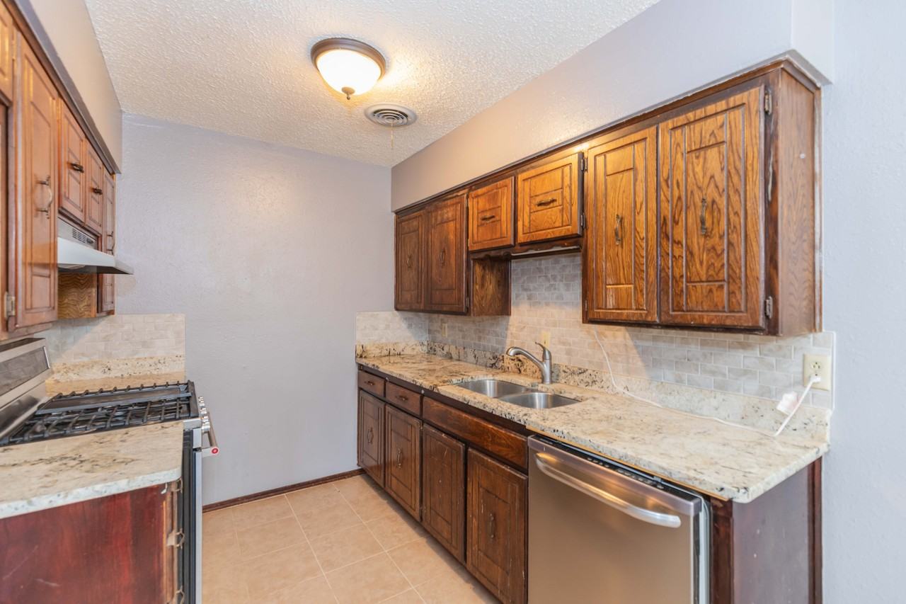 1950 Howard Dr #1952 - Photo 4 of 10