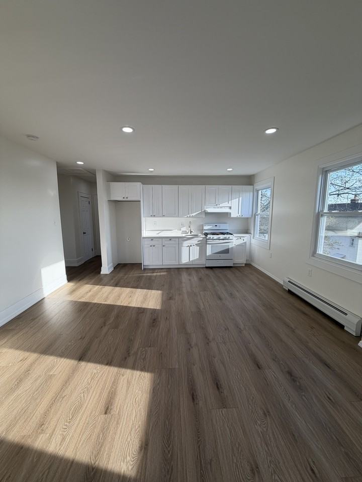15 Van Courtland Pl #2