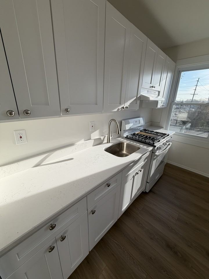 15 Van Courtland Pl #2 - Photo 2 of 18