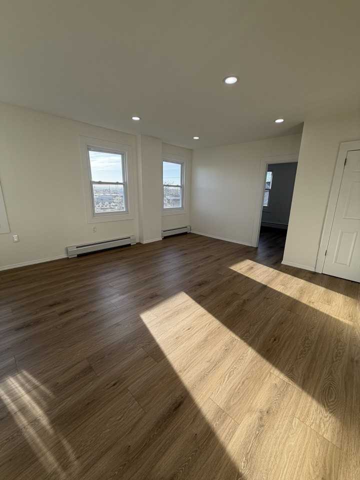 15 Van Courtland Pl #2 - Photo 3 of 18
