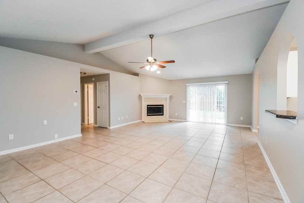 401 Baybrook Dr - Photo 3 of 16