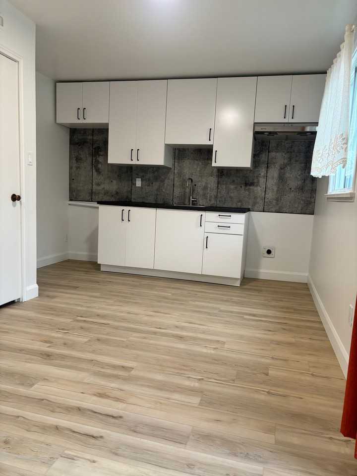 121 75e Rue Est #121-4 - Photo 2 of 13