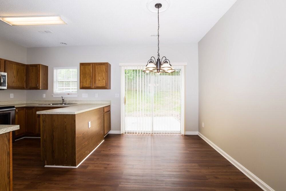 10415 Battle Ct - Photo 6 of 20