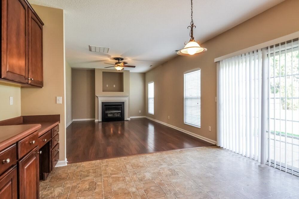 816 Stackhurst Way - Photo 7 of 18