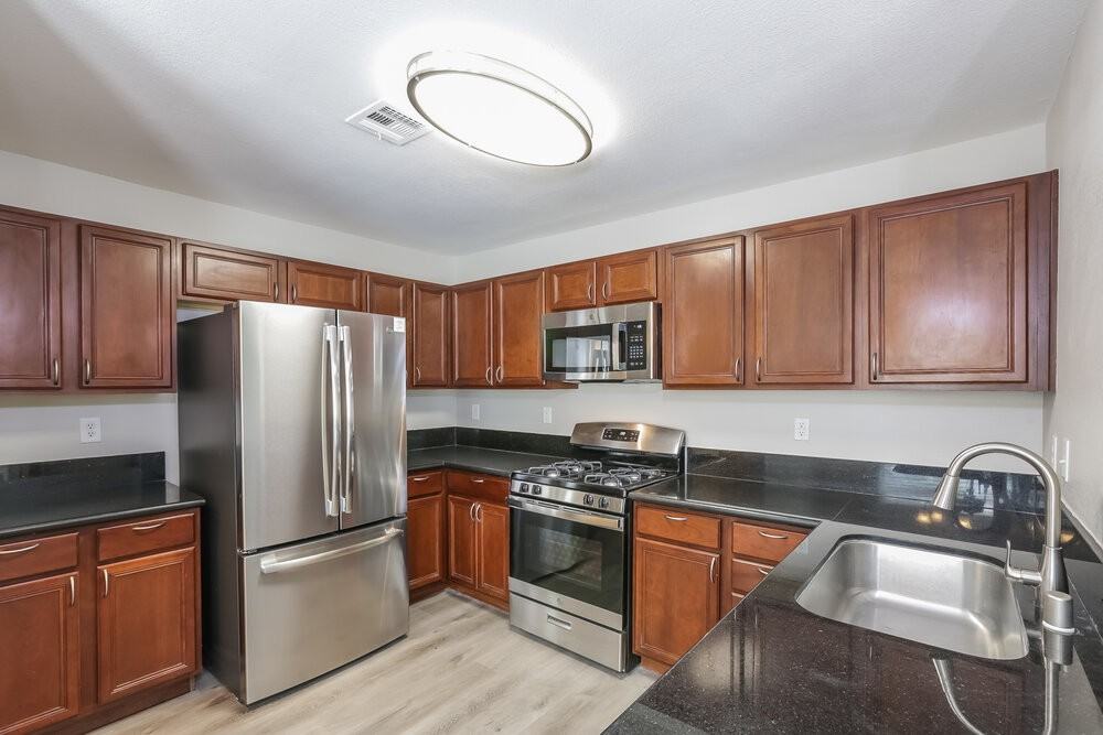 9205 Millikan Ave - Photo 6 of 17