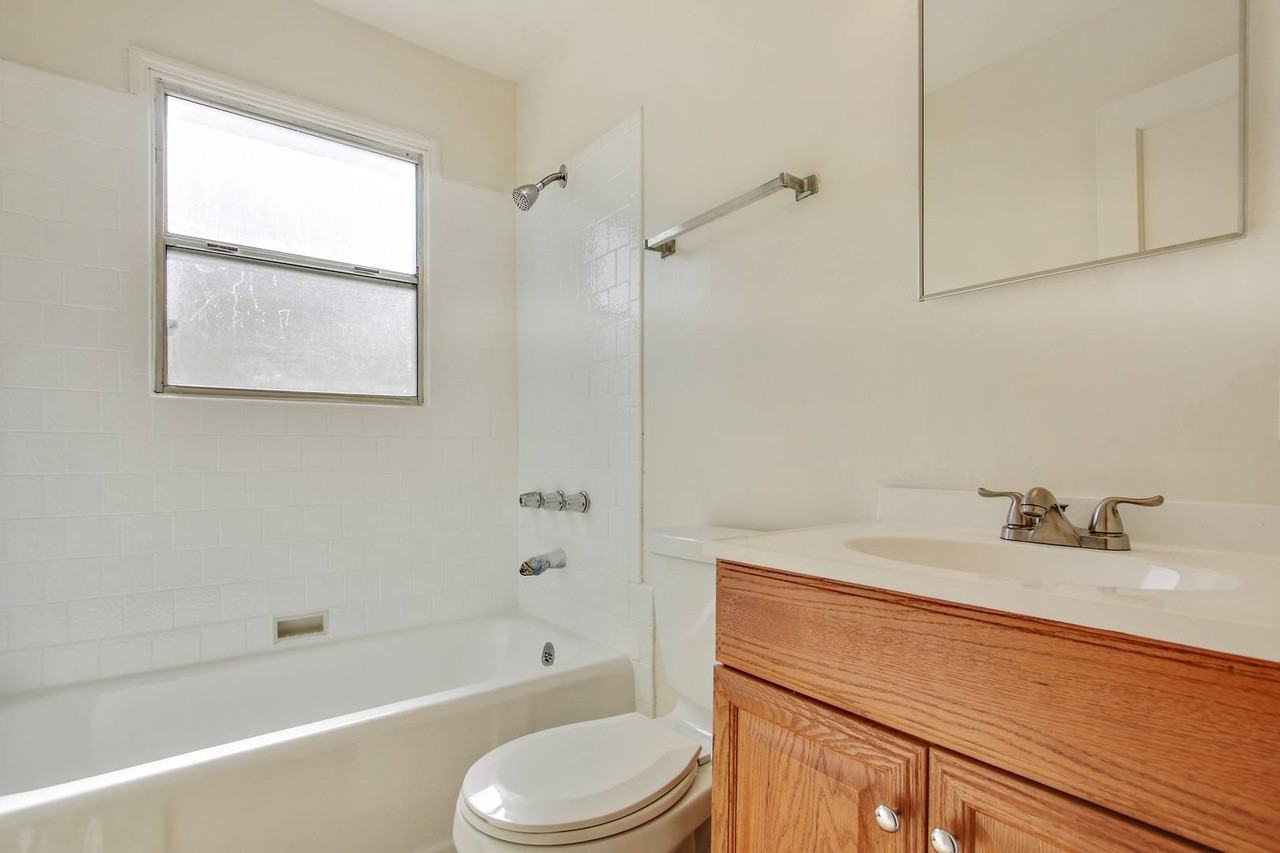 Banner Circle Apartments - Photo 6 of 21