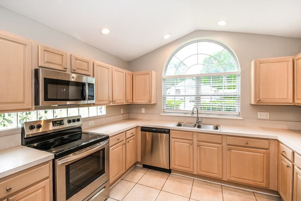 6065 Winding Bridge Dr - Photo 6 of 16