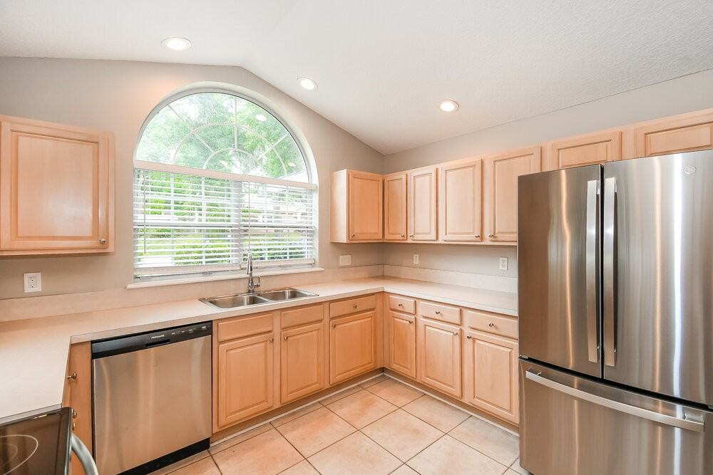 6065 Winding Bridge Dr - Photo 7 of 16