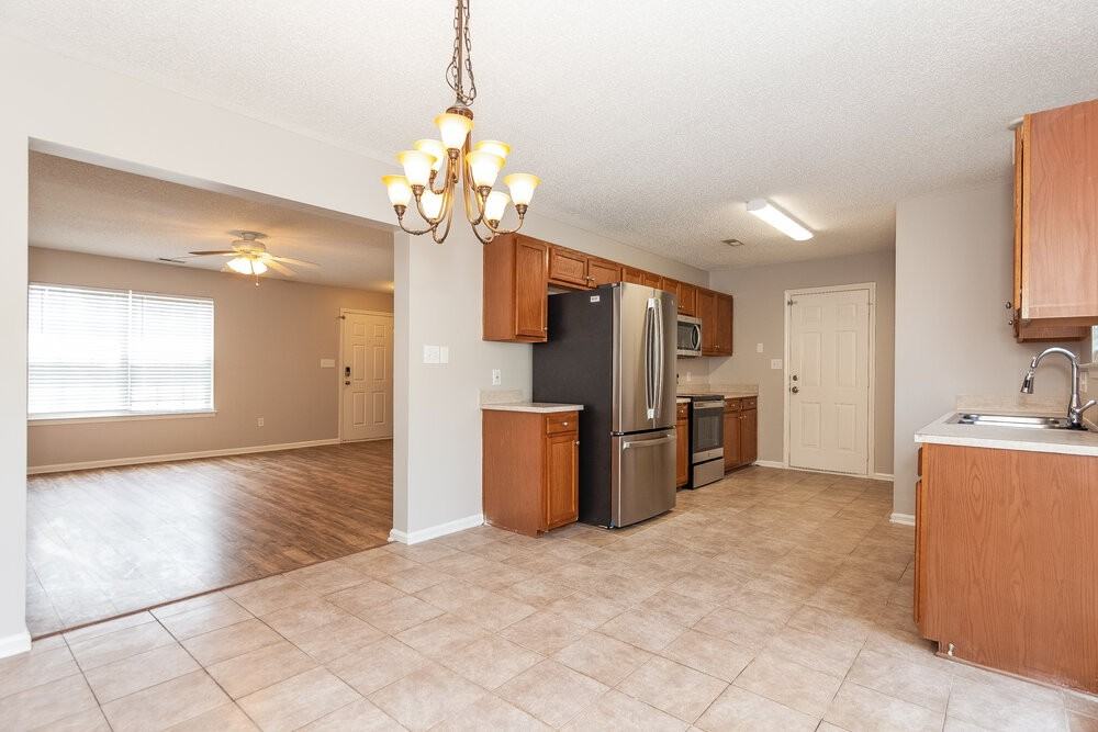 715 Almora Dr - Photo 7 of 17