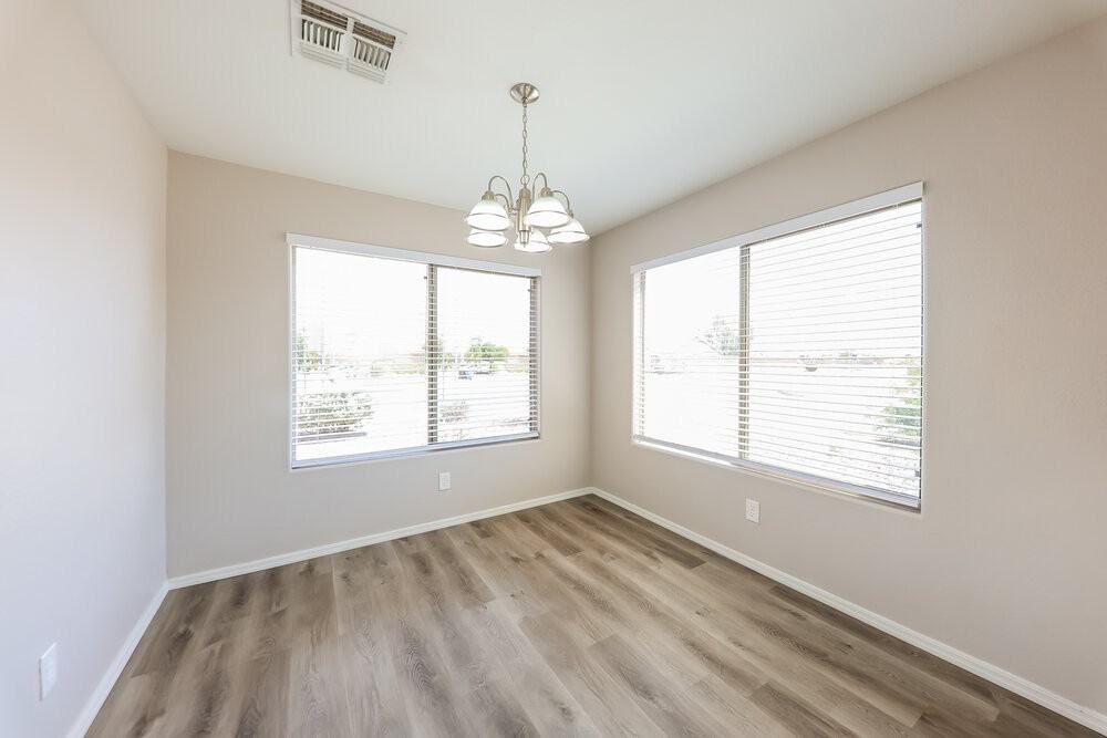 7919 W Magnolia St - Photo 5 of 16