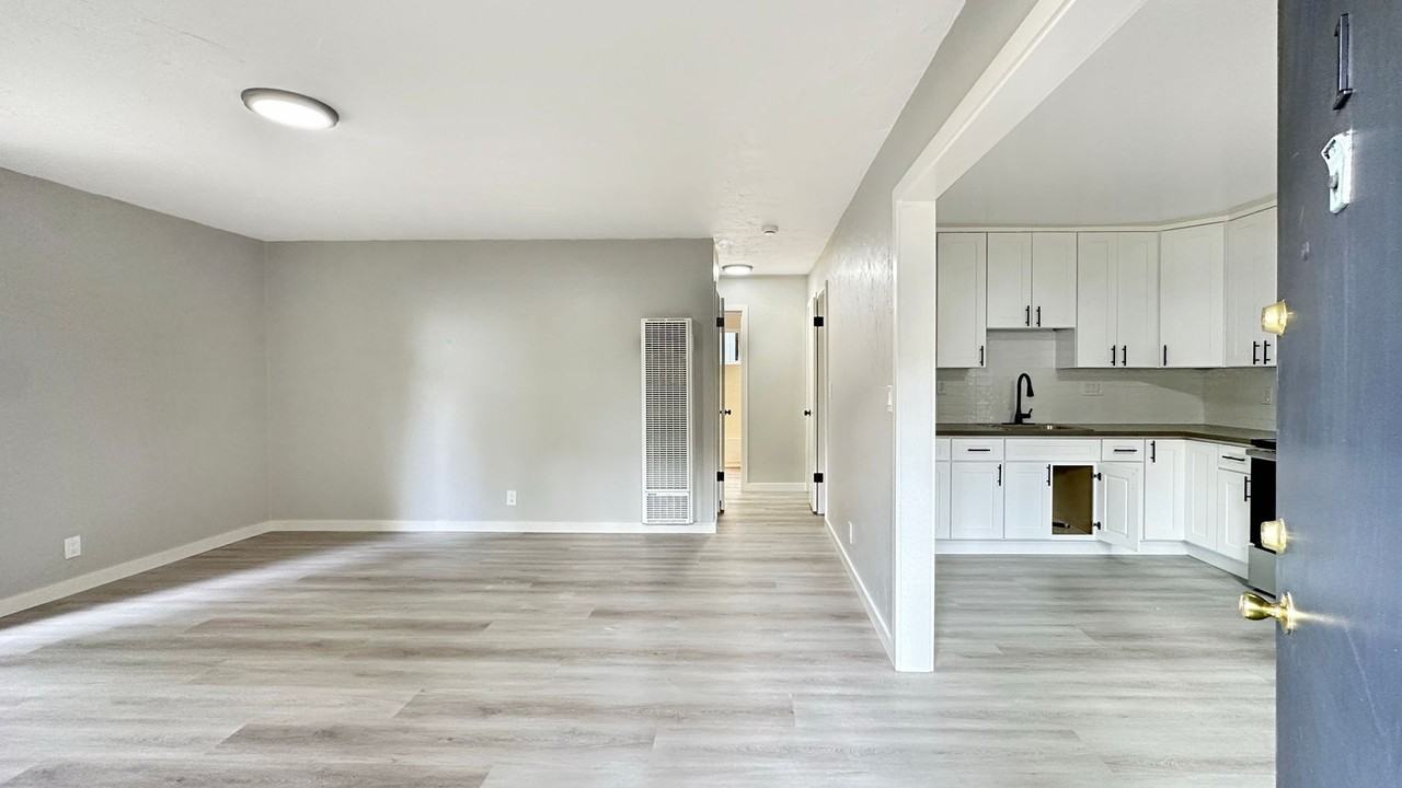 2531 Martin Luther King Jr Way - Photo 4 of 14