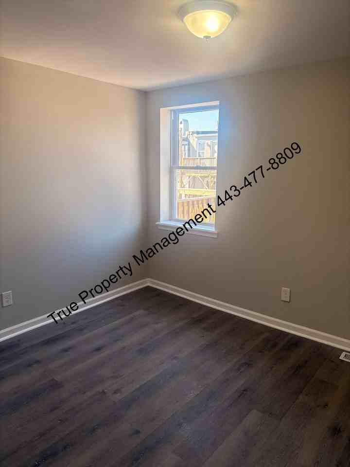 720 N Port St - Photo 4 of 12