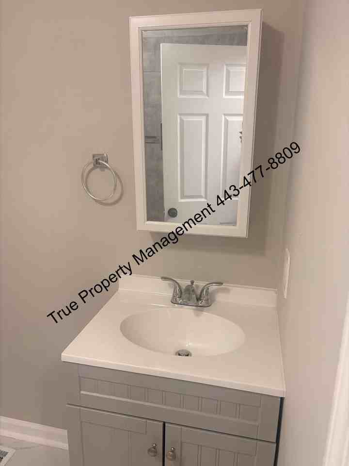 720 N Port St - Photo 7 of 12