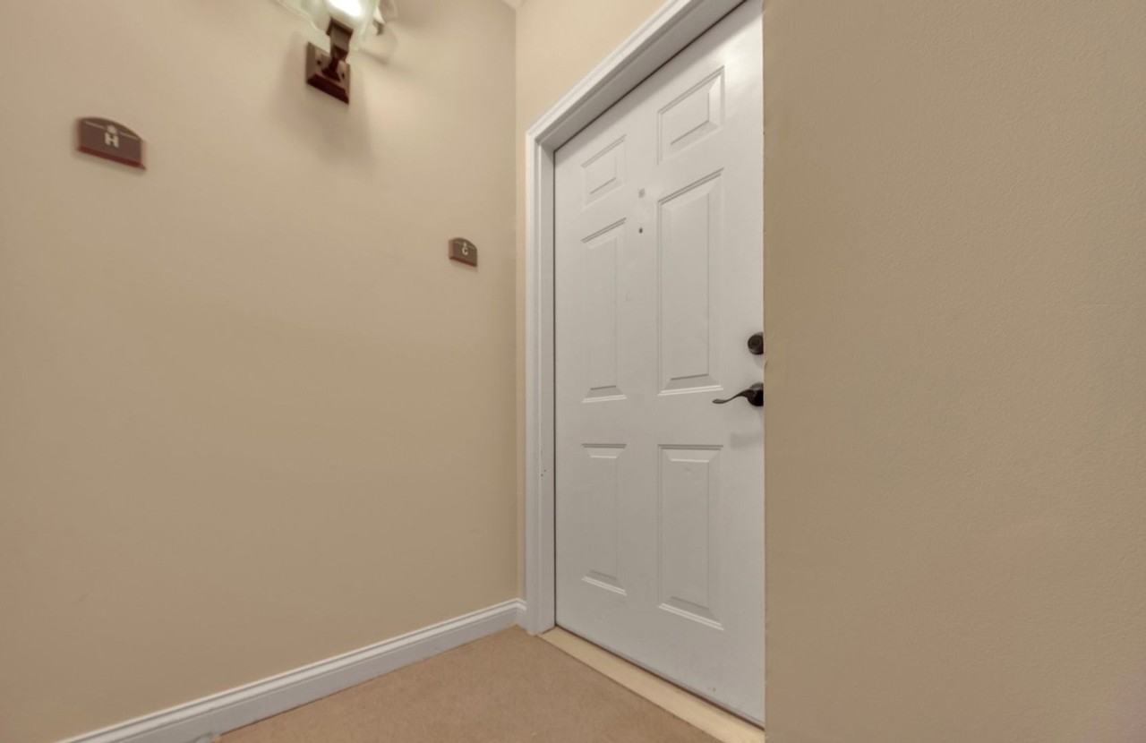 807 E Main St - Photo 7 of 38