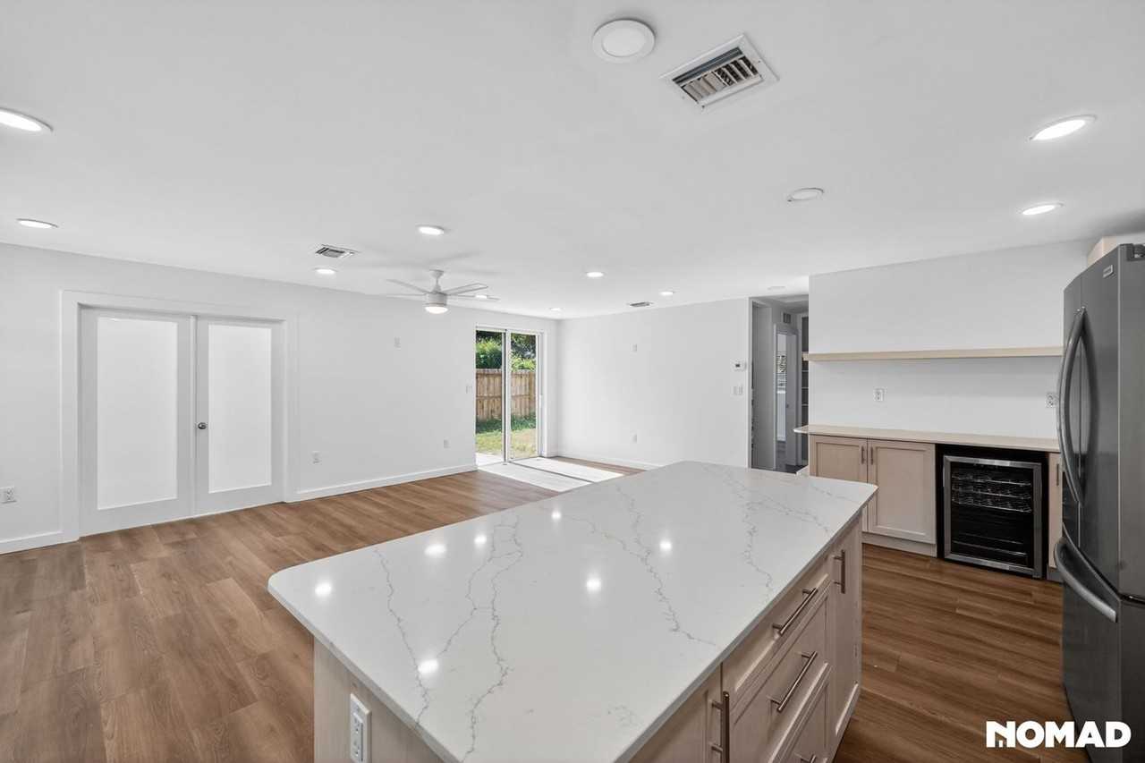 1407 York Ave - Photo 6 of 36