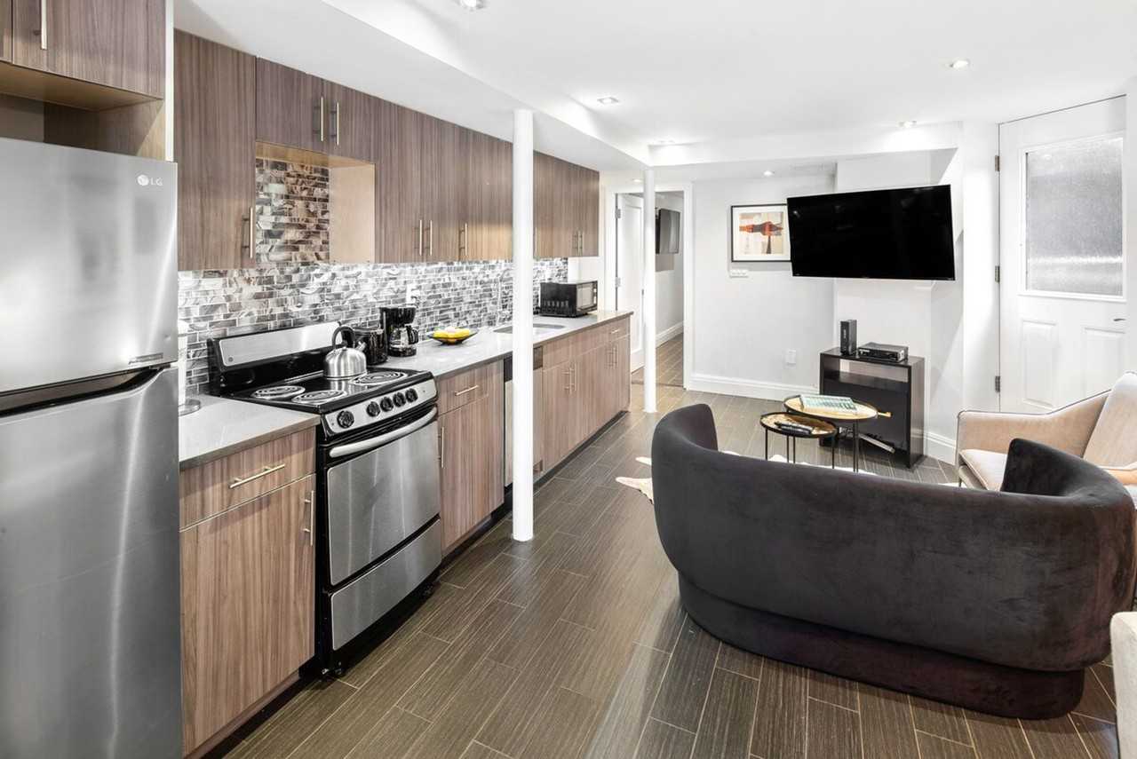 406 E 59th St #1051312P - Photo 3 of 50