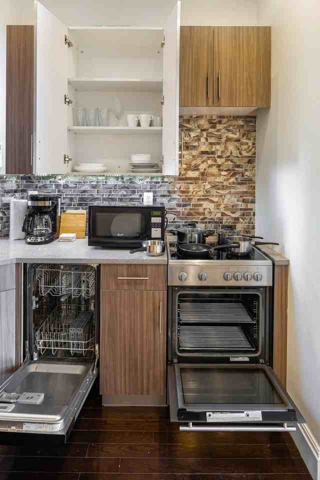 479 East 60th Street - Photo 6 of 50