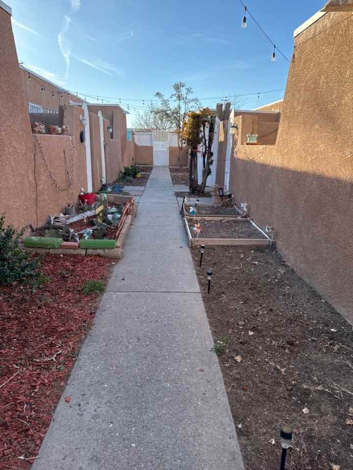 936 San Pedro Drive Southeast - Photo 2 of 4