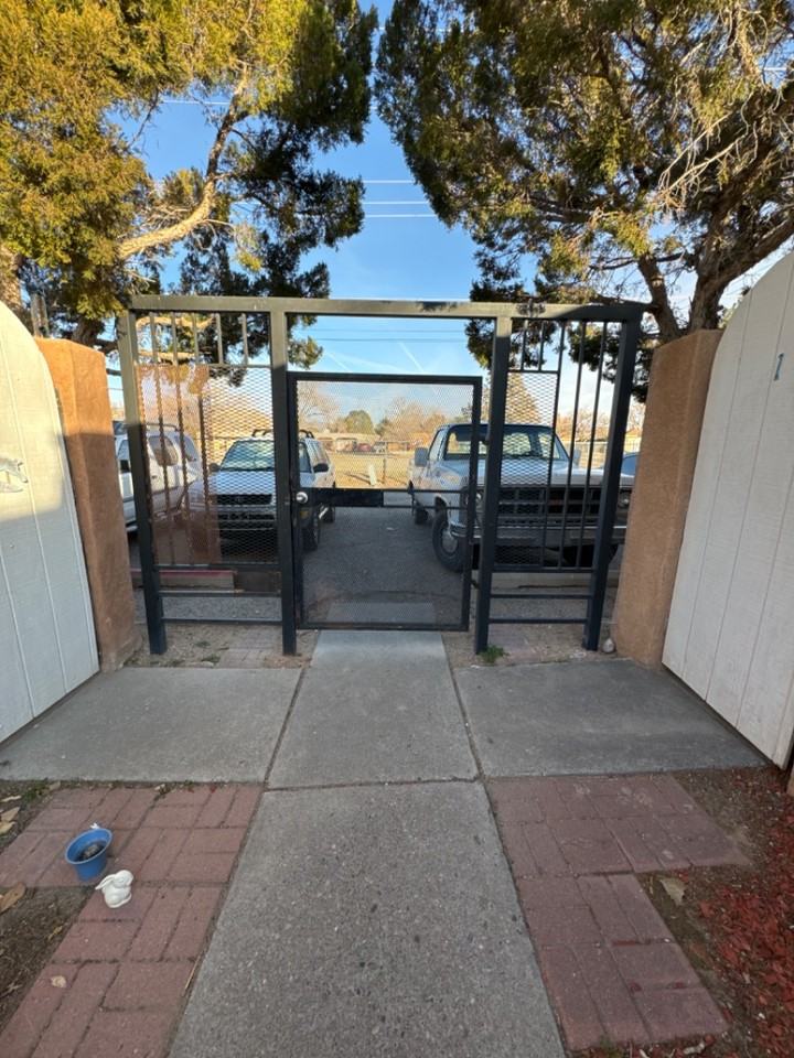 936 San Pedro Drive Southeast - Photo 3 of 4