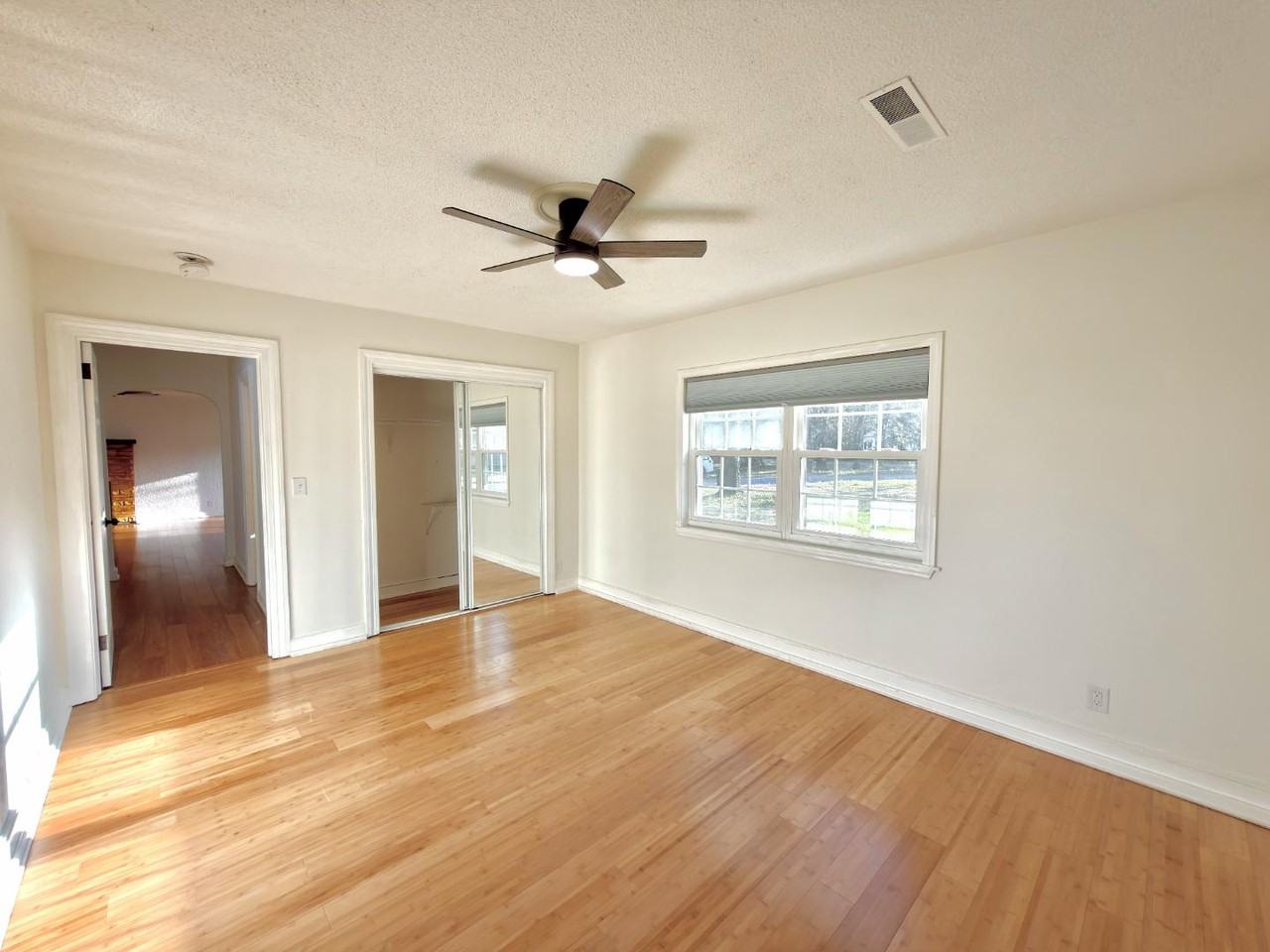1216 Eastwood Ave - Photo 3 of 11
