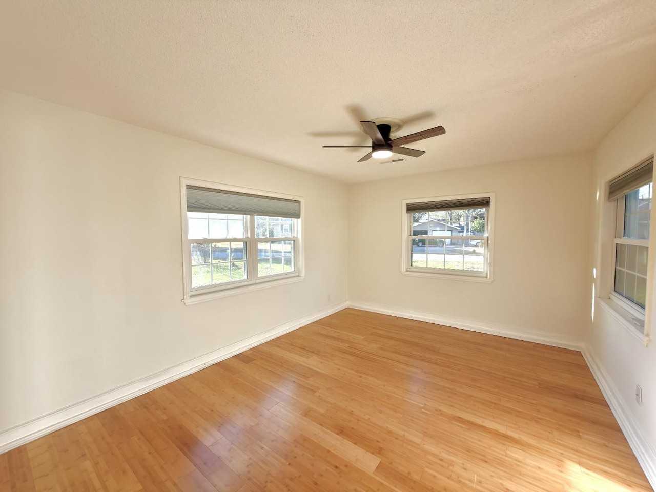 1216 Eastwood Ave - Photo 4 of 11
