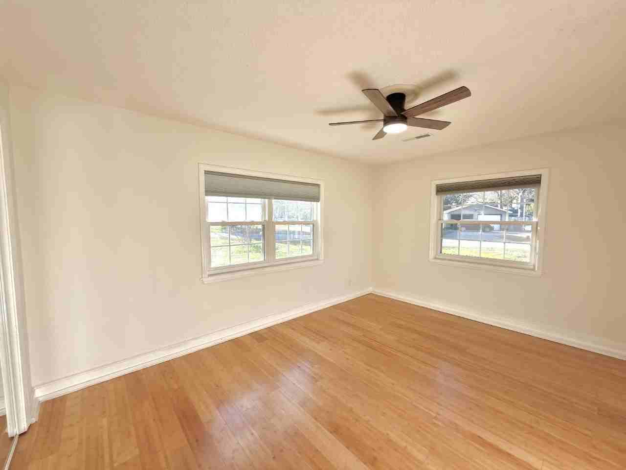 1216 Eastwood Ave - Photo 5 of 11
