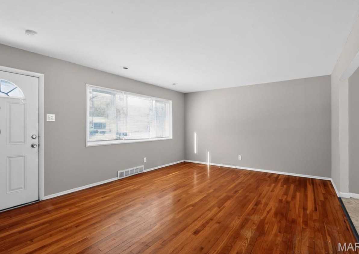 296 Meadowcrest Dr #1 - Photo 2 of 10