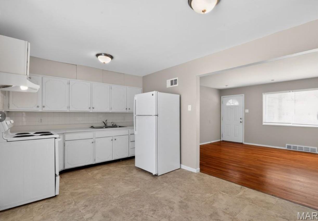 296 Meadowcrest Dr #1 - Photo 4 of 10