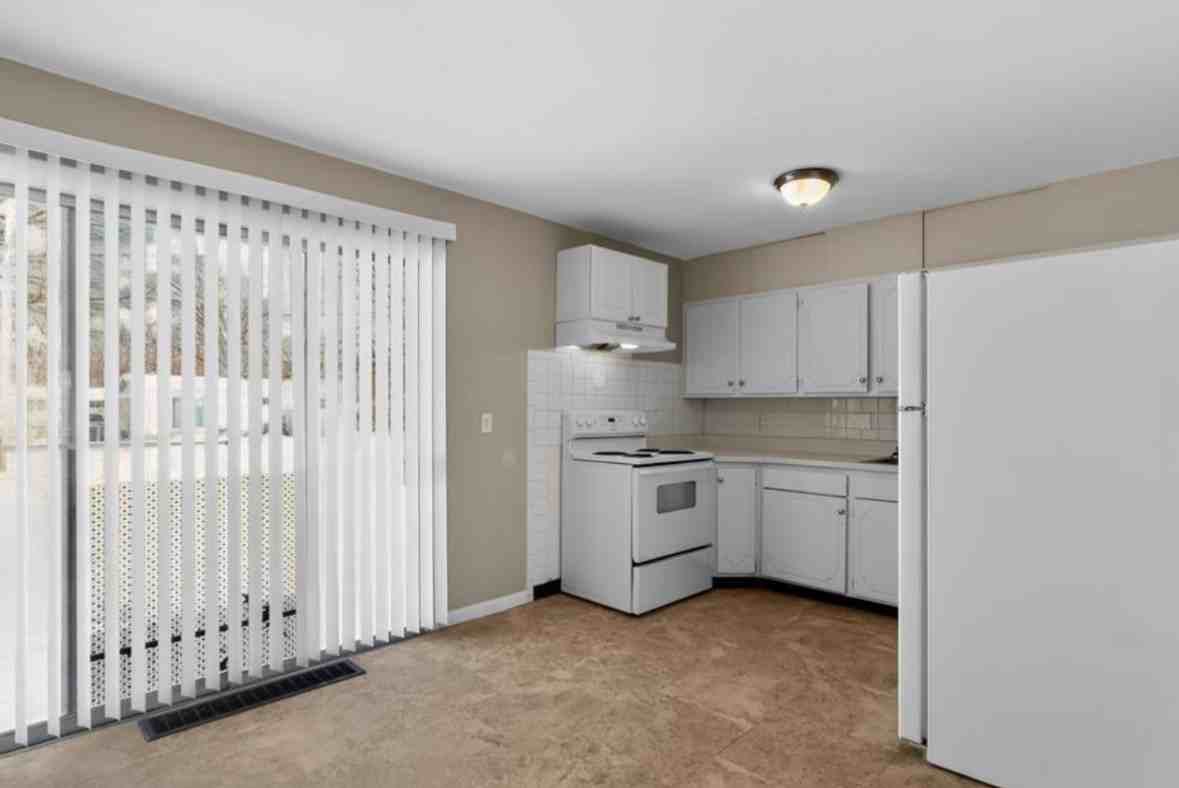 296 Meadowcrest Dr #1 - Photo 5 of 10
