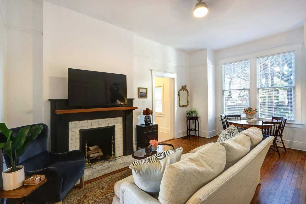 306 East Victory Drive - Photo 3 of 91