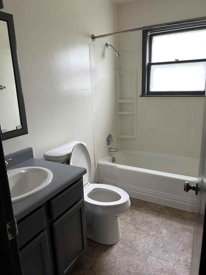 1104 Logan St #2 - Photo 5 of 10