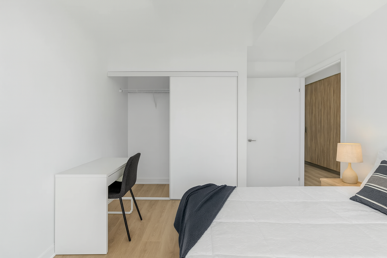 1037 The Queensway - Photo 2 of 8