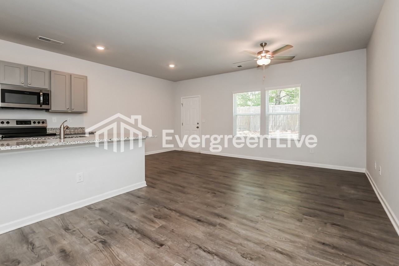 112 Village Green Dr Nw - Photo 2 of 10