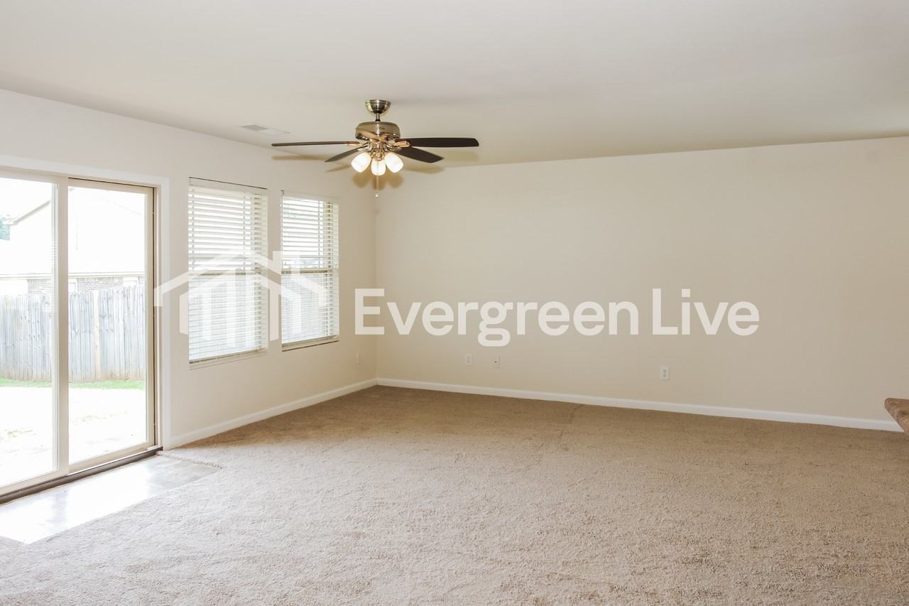 118 Bellevue Dr - Photo 2 of 15