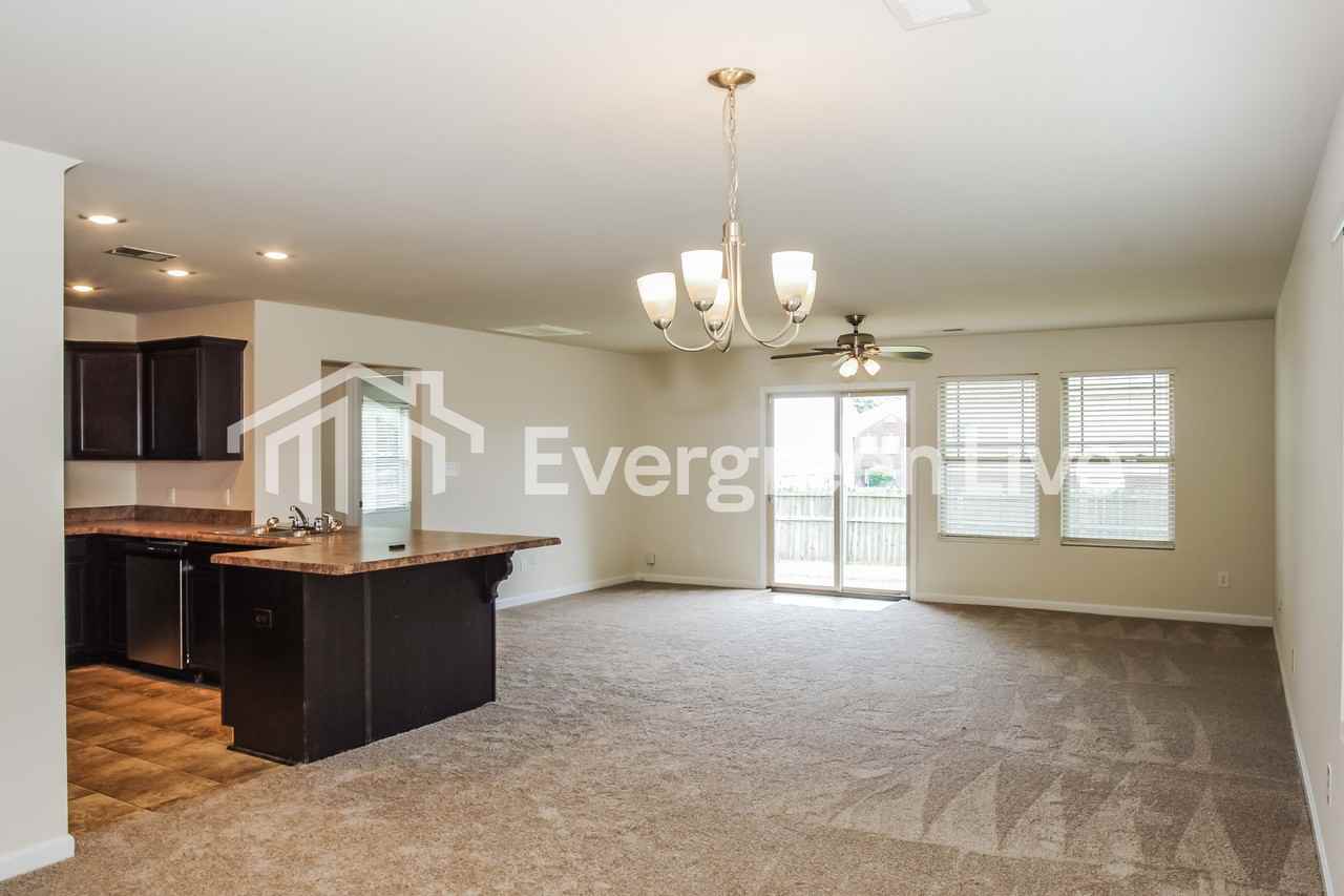 118 Bellevue Dr - Photo 3 of 15