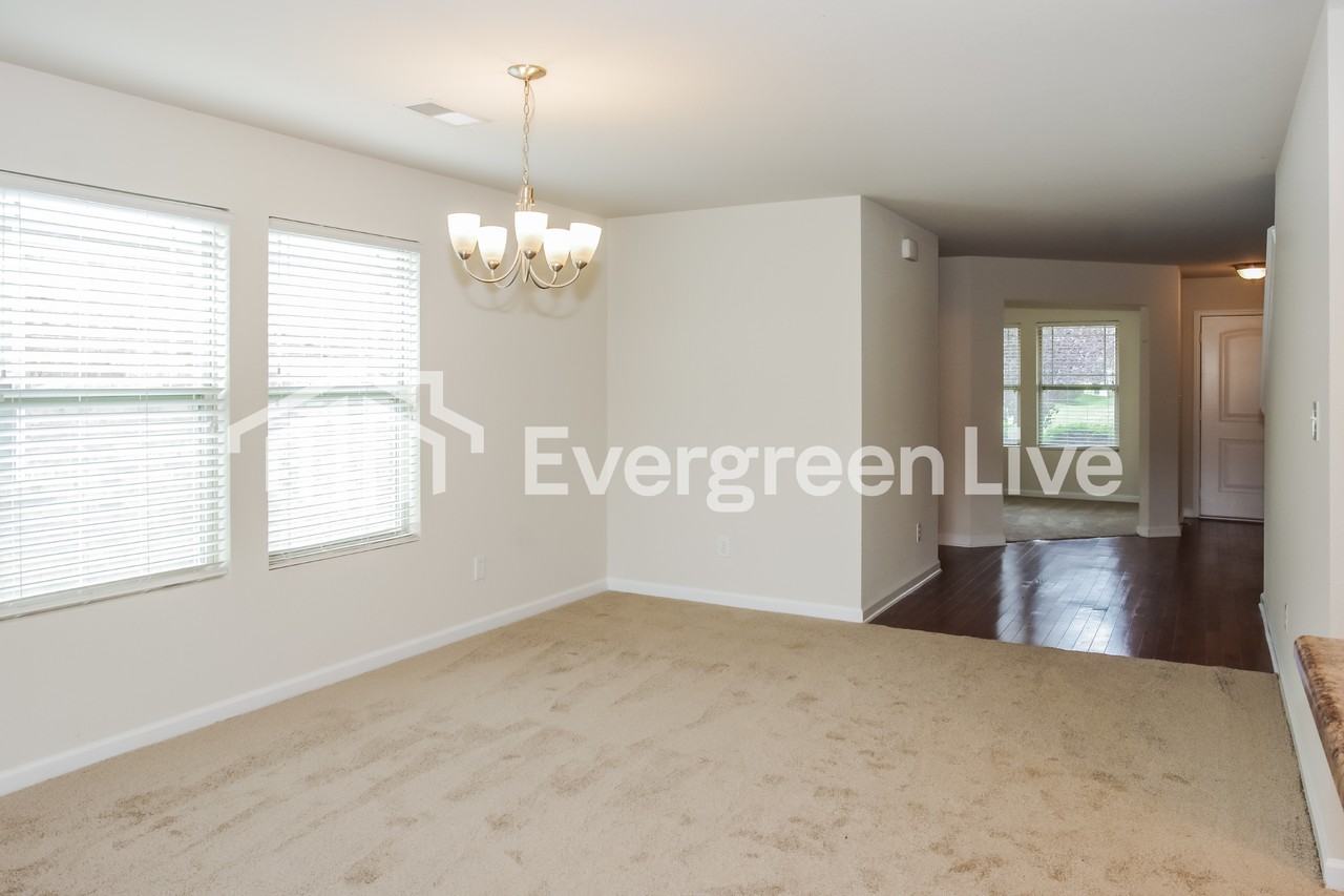 118 Bellevue Dr - Photo 4 of 15