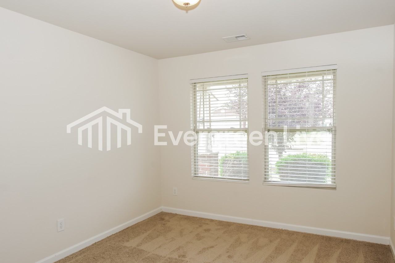 118 Bellevue Dr - Photo 7 of 15