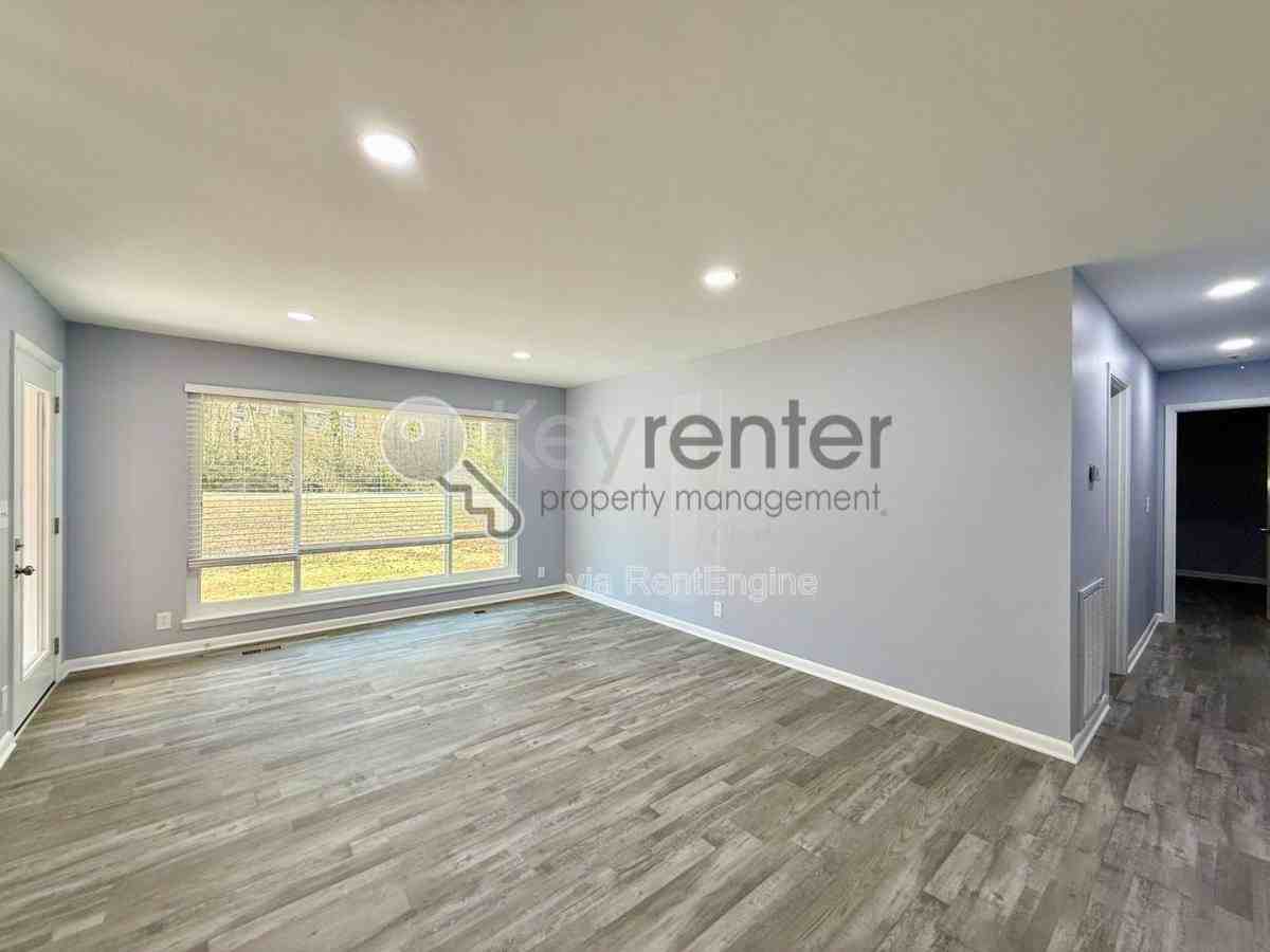 33 Brumby Rd - Photo 3 of 10